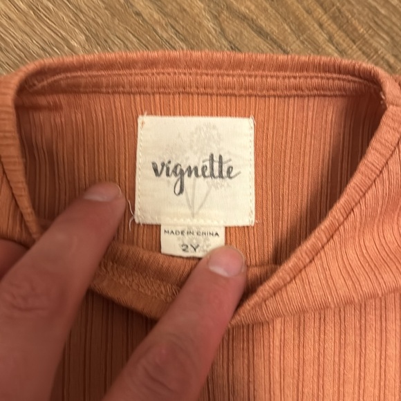 Beautiful Vinette 2T top - Picture 2 of 2